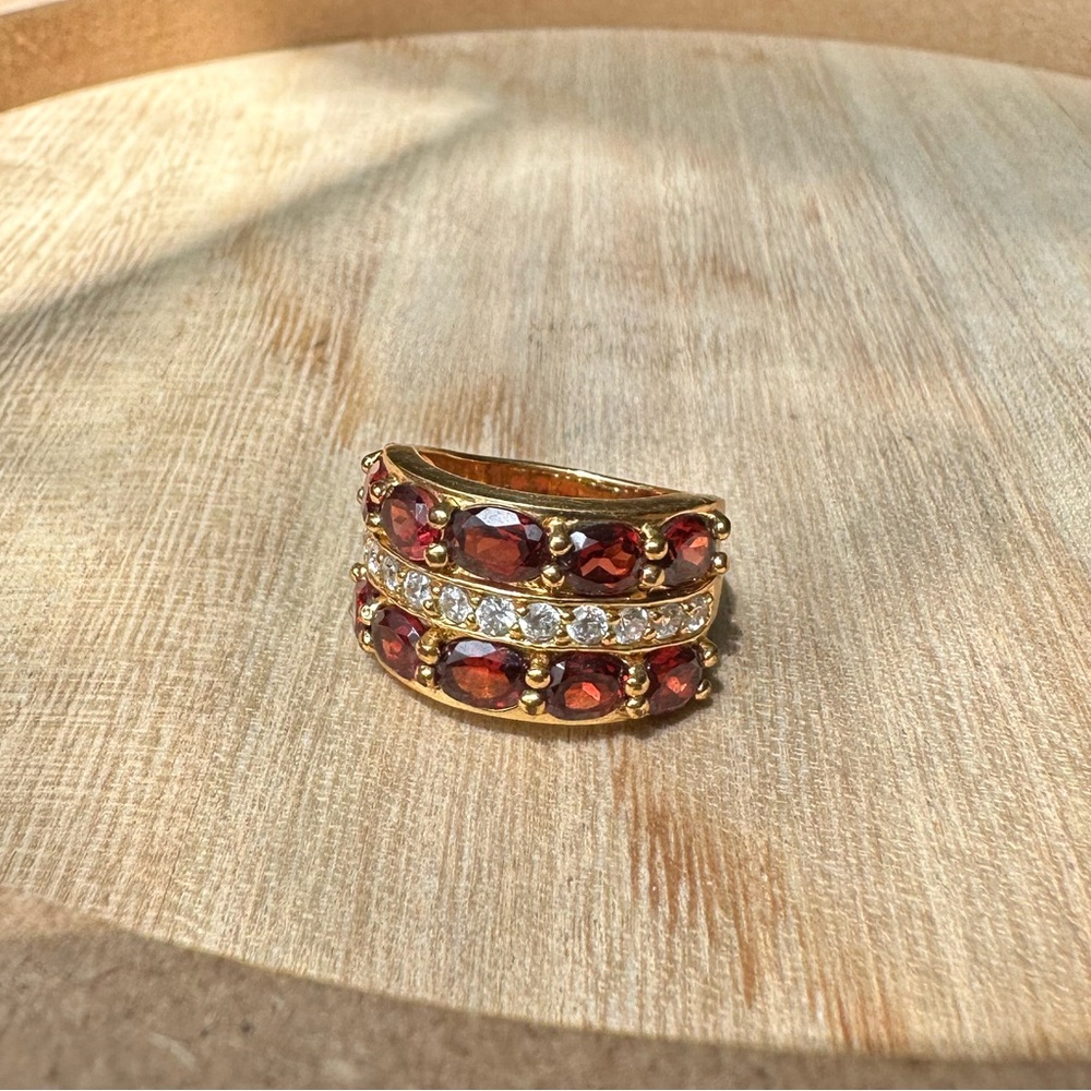 Vintage Beautiful Garnet Diamond Ring